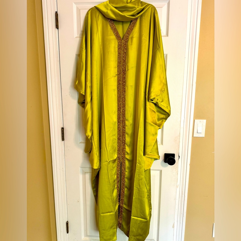Green hand embellished kaftan set